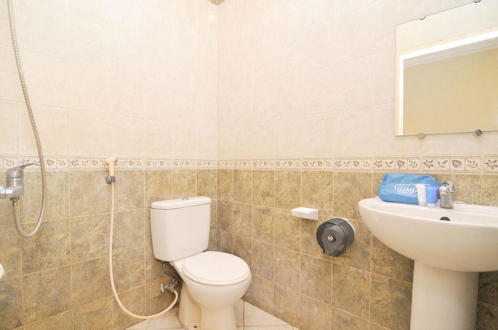 Hotel Maricaya Makassar Bagian luar foto