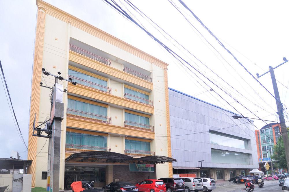 Hotel Maricaya Makassar Bagian luar foto