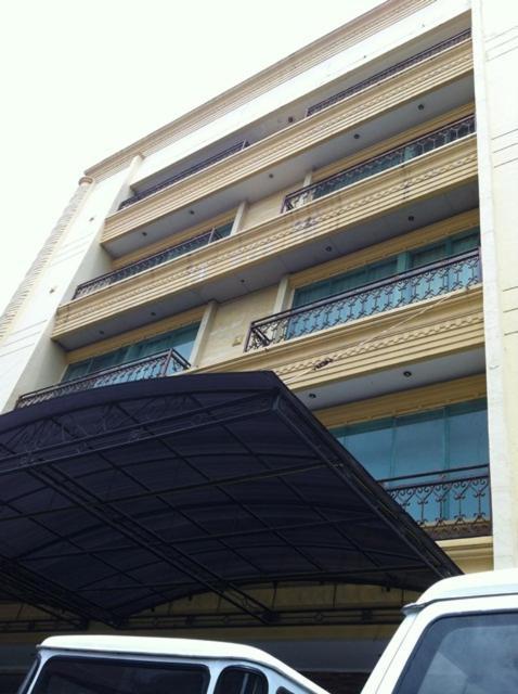 Hotel Maricaya Makassar Bagian luar foto