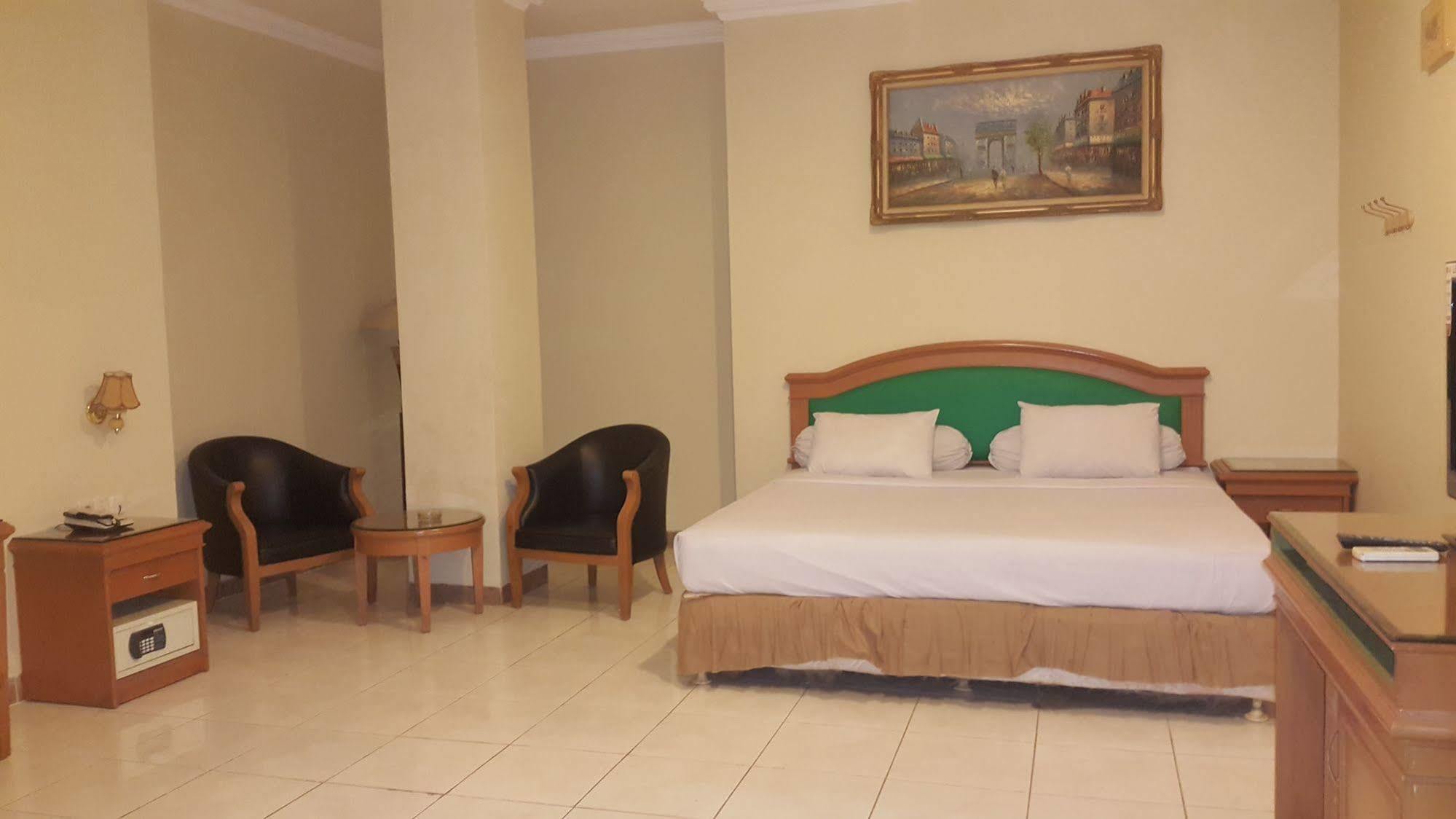 Hotel Maricaya Makassar Bagian luar foto