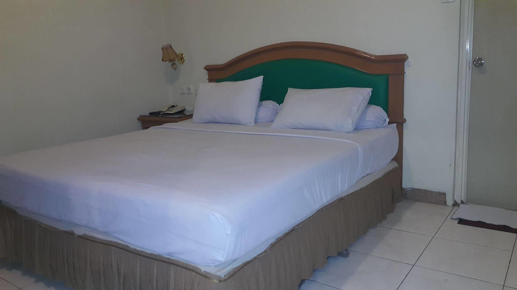 Hotel Maricaya Makassar Bagian luar foto