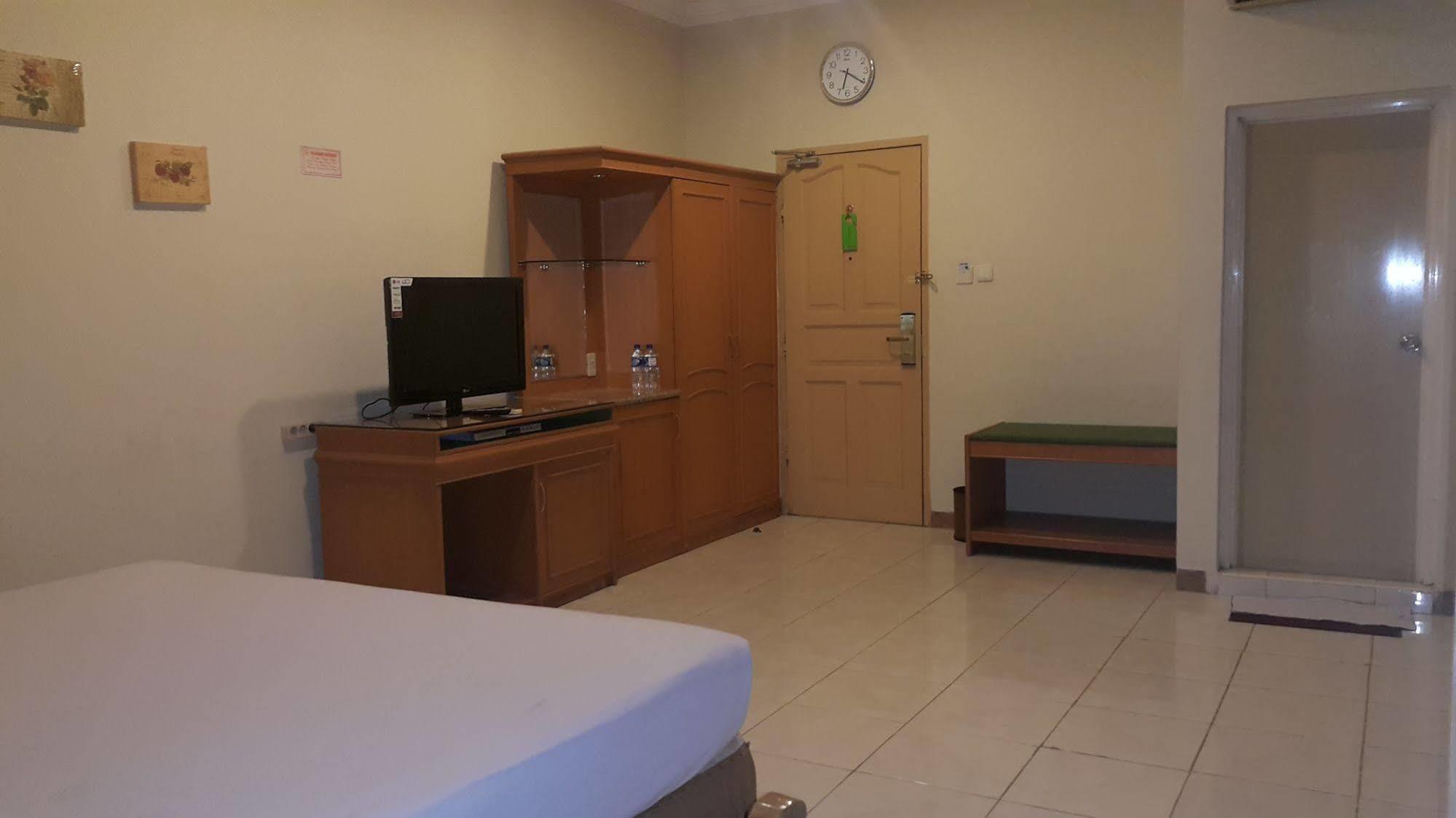 Hotel Maricaya Makassar Bagian luar foto