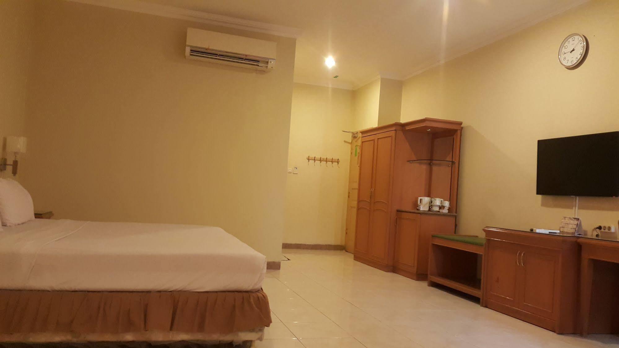 Hotel Maricaya Makassar Bagian luar foto
