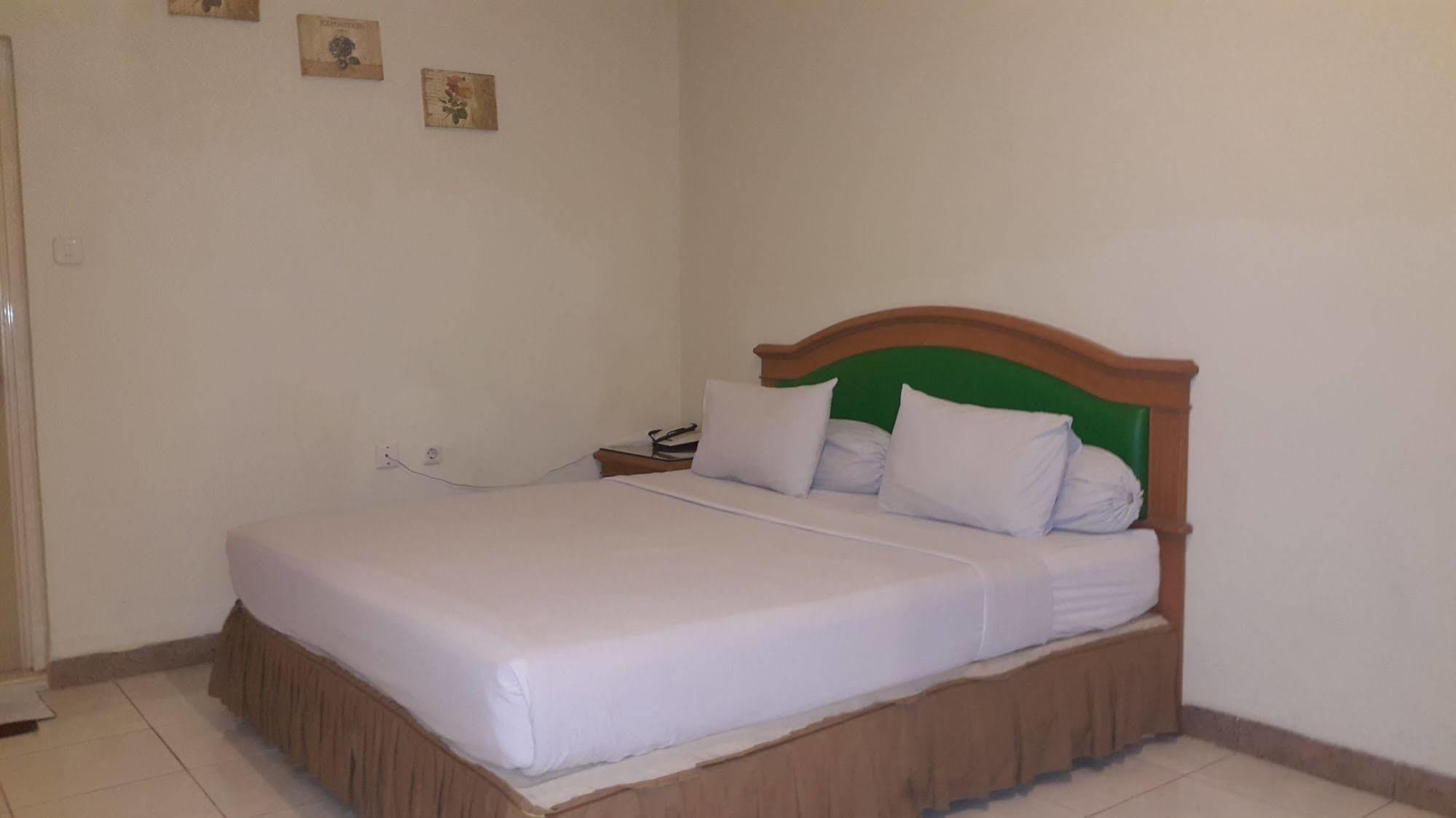 Hotel Maricaya Makassar Bagian luar foto