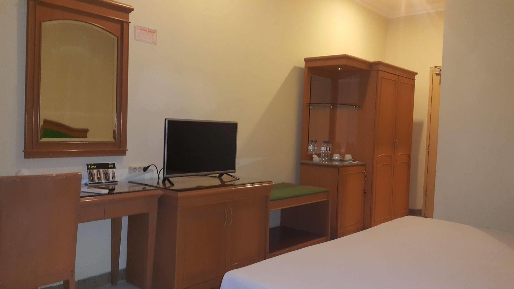 Hotel Maricaya Makassar Bagian luar foto