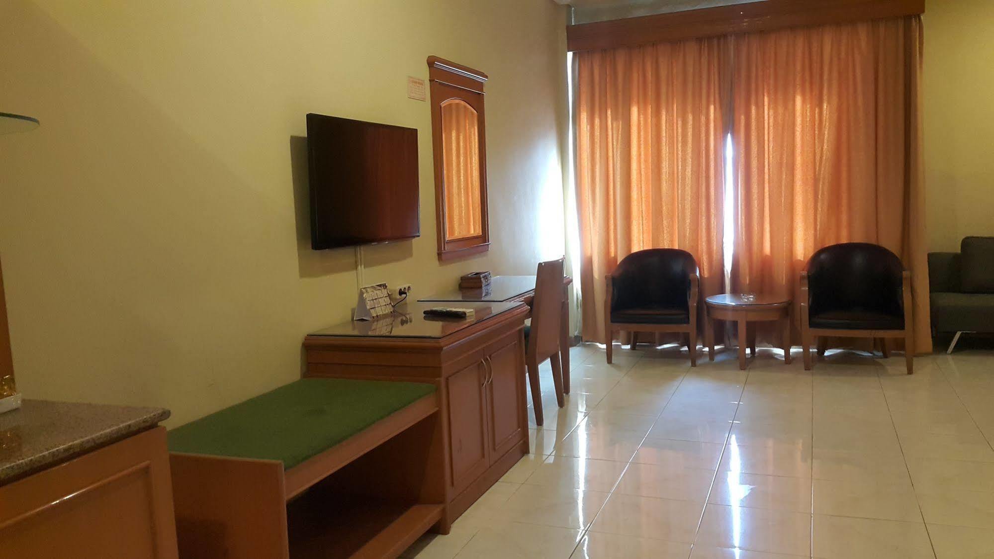 Hotel Maricaya Makassar Bagian luar foto
